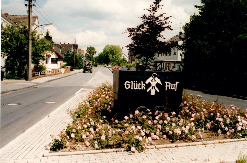 Verkehrsinsel mit Lore 1989