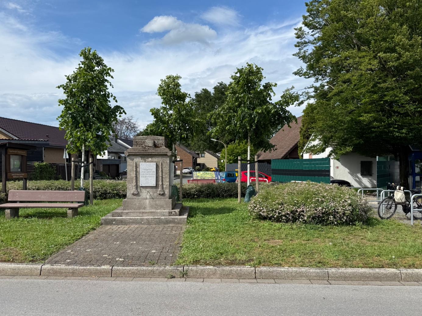 Denkmal mit Picknickplatz Juni 2026